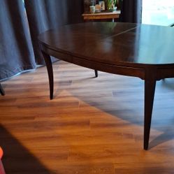 Dining Table With 2 Captain Chairs