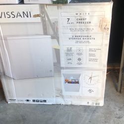  WHIE CHEST FREEZER 