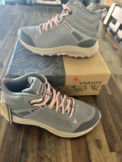Women’s hiking shoes