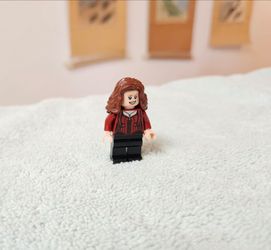 Lego Marvel The Scarlet Witch Wanda Maximoff Minifigure