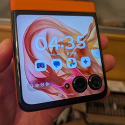 Flawless Cricket Wireless Motorola Moto Razr 5g 256gb FLIP Phone 2024 