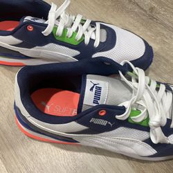 Pumas Sue 12 Like New