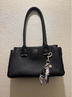Black shoulder bag