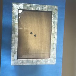 Pearl Like Finish 8’ x 6’ Picture Frame Great Condition Bedroom Living Room