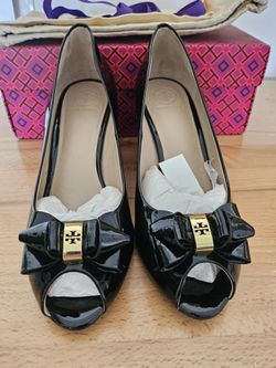Tory Burch Stacked Bow 65mm Wedge Black Patent Leather Size 8 NIB Authentic