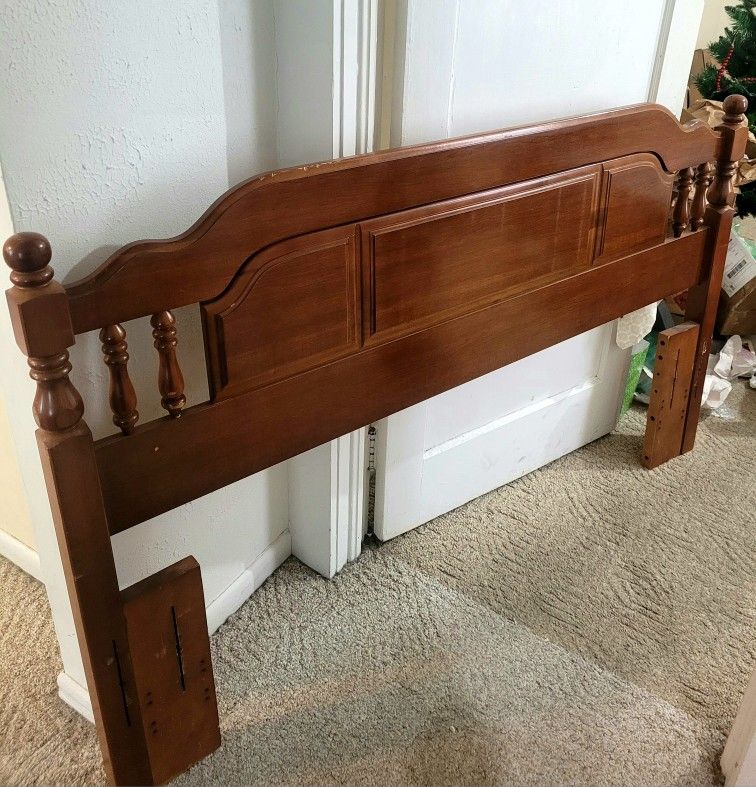 Full Size Headboard With Metal Rails And Adapters 