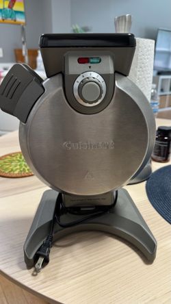 Stand-up waffle maker