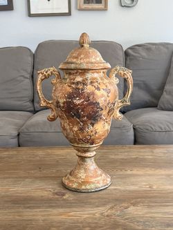 Beautiful decorative vase Great condition 