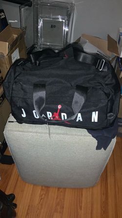 JORDAN duffle bag SMALL BLACK RED GYM SPORT Nike brand DUFFEL BAG SHOE GARAGE POCKET gym bag new with tags