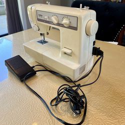 Brother Sewing Machine VX-1120 W/ Foot Pedal Great Working Condition 