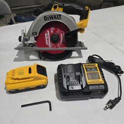 $140 FIRM PRICE DEWALT DCS391 20V MAX Cordless Brushless 6-1/2 in. Circular Saw With 3ah Battery