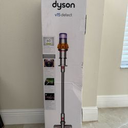 Dyson V15s Detect Submarine Stick Vacuum - Yellow/Nickel. 