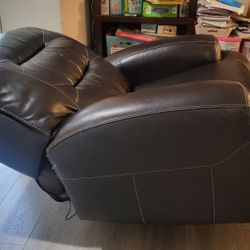 Electric Recliner Freeee!
