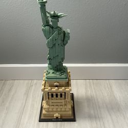 Lego Statue of Liberty - Complete