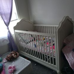 Baby Crib With Mattress 