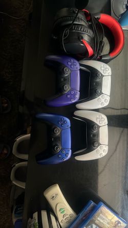 Ps5 controllers and Head Set