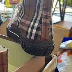 BURBERRY Sneakers 