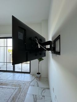 Samsung 50” black tv