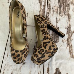 NWOT MOSSIMO LEOPARD PRINT PLATFORM HEELS