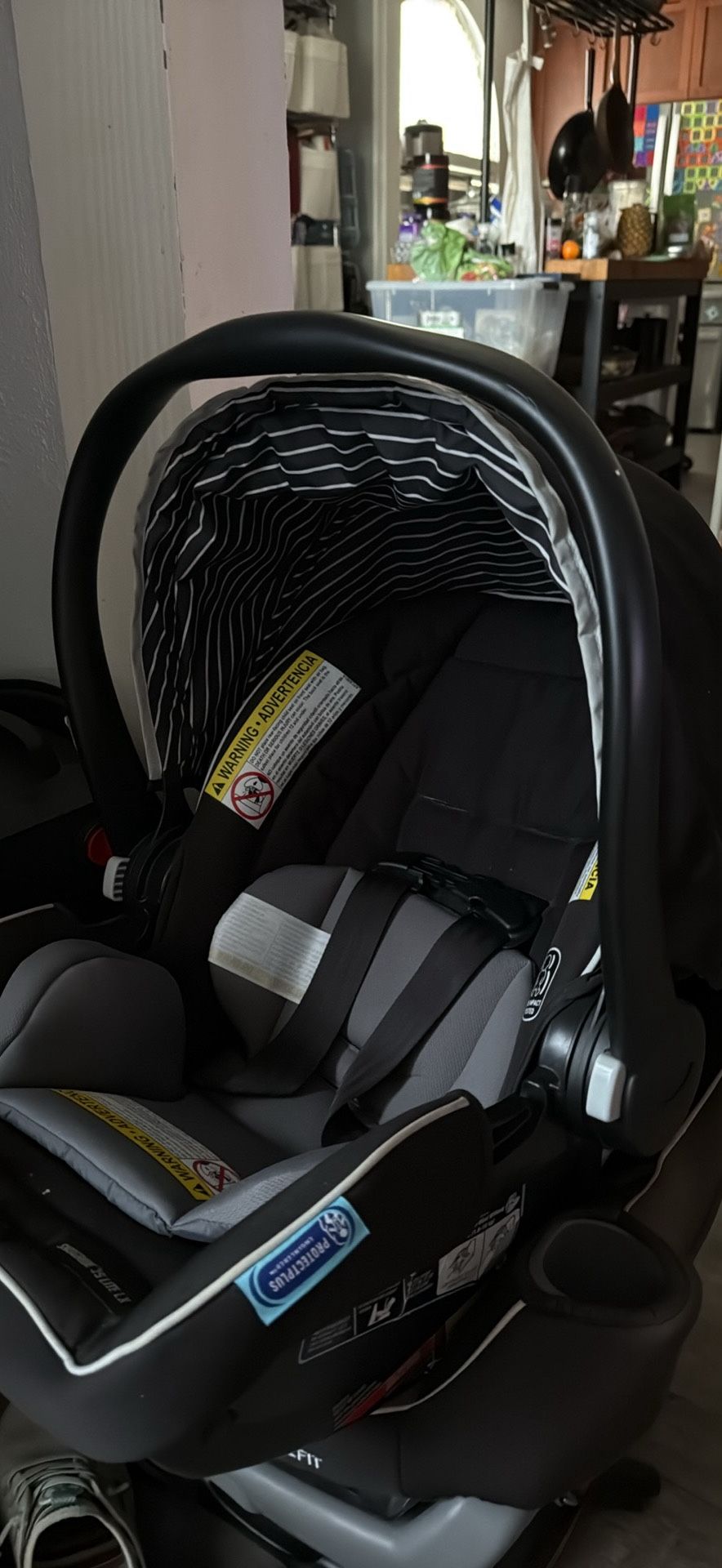 Graco snug ride Xl infant carrier