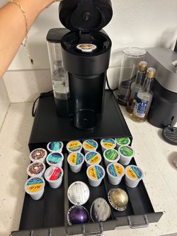 Coffee machine and station