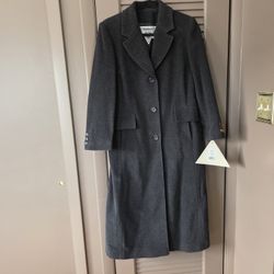 New With Tags Woman's Cashmere and Wool Coat Size 2P