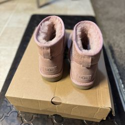 UGG Women’s 8 Classic Mini Snow Leopard Pink Boots/ Botas UGG De Mujer Talla 8