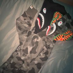 2x Hooded Bathing Ape Zip Up (black)