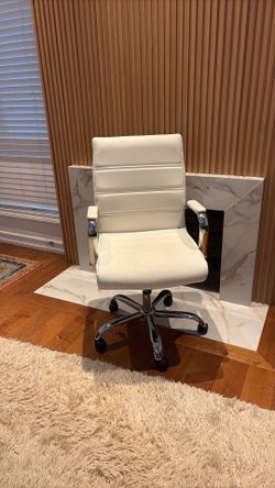 Modern White Office Chair – Adjustable Height – Chrome Base