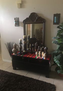 Set with mirror