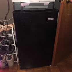 Igloo Mini Fridge 