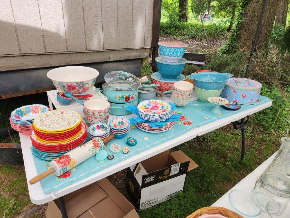 Entire Table Of Pioneer Woman Dishes And Cookware