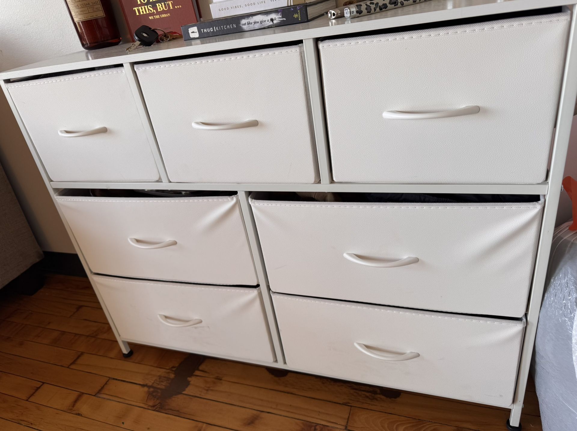 7-Drawer Dresser/ Stand w/ Drawers