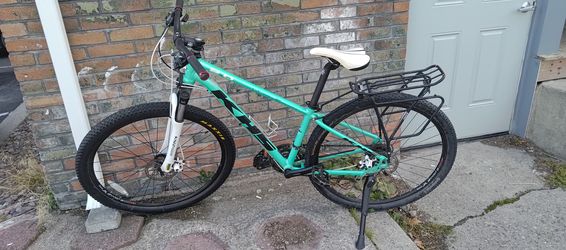 KHS UltraSport 2.0 Hybrid Commuter Bike – $350