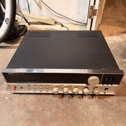 vintage Harman Kardon 930 Twin Powered AM/FM stereo receiver