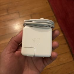 MacBook Air 45 watt MagSafe 2 charger
