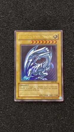 Yu-Gi-Oh Blue-Eyes White Dragon SDK-001 Ultra Rare Vintage Card