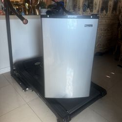 Dnall Refrigerator Works Excellent Ice Maker Inside 