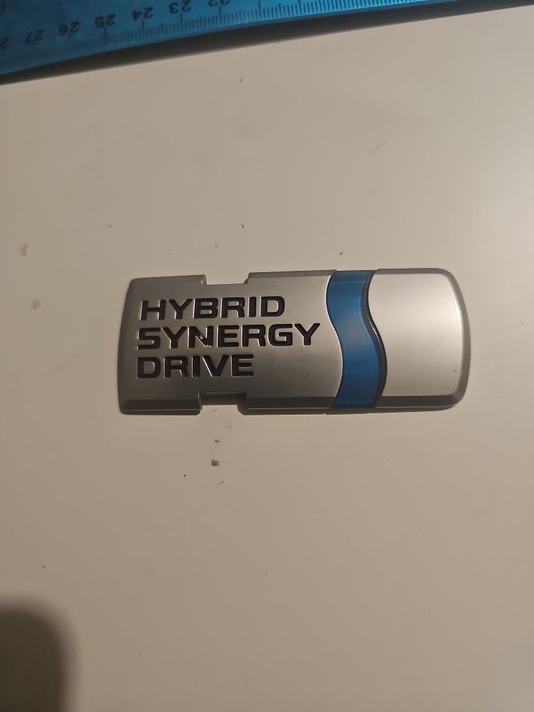 04-06 Toyota Prius HYBRID SYNERGY DRIVE Rear Trunk Lid Emblem