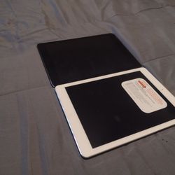 2 Apple iPads Fully Renewed By Apple NEW