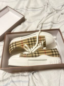 Burberry size 7