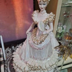 Very Nice Antigua Hand Made Fine  Porcelain From Europe  17 Dollars  A Pies 