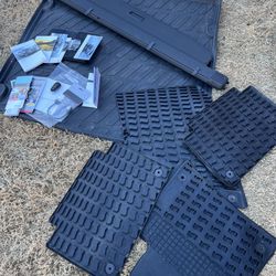 2007-2016 Audi OEM parts (key , Trunk Mat , Floor Mat, Trunk Cover Etc 