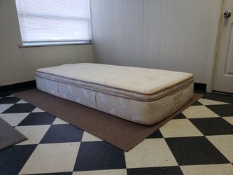 Extra Long Twin size mattress - can DELIVER almost anywhere for $20 extra - gently used and in LIKE NEW condition 😍