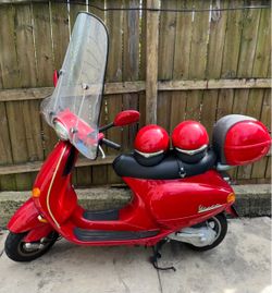 2001 Vespa ET2 (50cc) – Excellent Runner, No Special License Needed 🛵