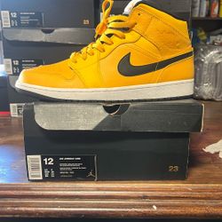 Jordan 1 Mid