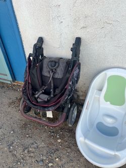 Stroller and bathtub bundle