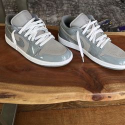 Grey Jordan 4’s 