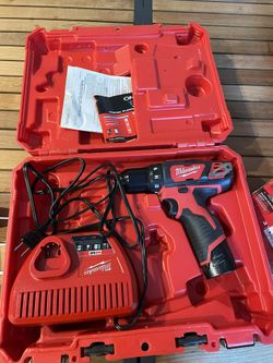 Milwaukee 3/8 Drill Driver Kit