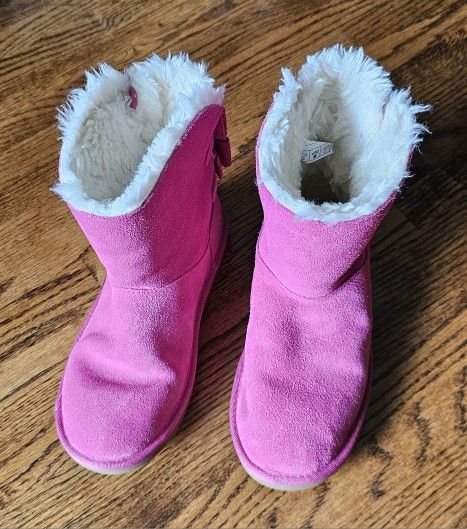 Kids Attie Koolaburra by Ugg Pink boots with Bows Size 3